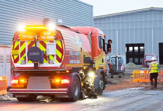 Compact sweeper for urban areas
